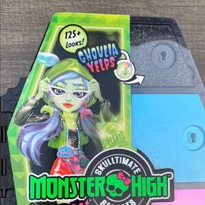 Ghoula Yelps doll Monster High Neon Frights Set